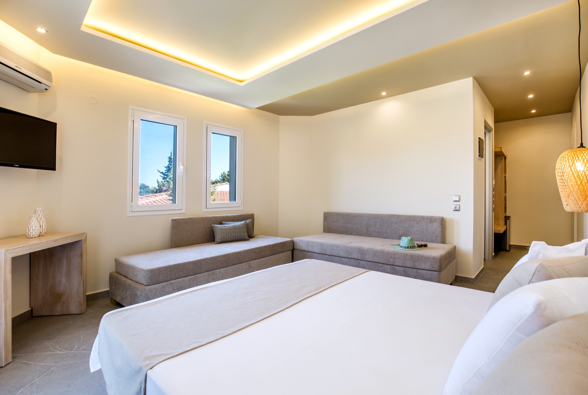 DELUXE ROOM Image 3